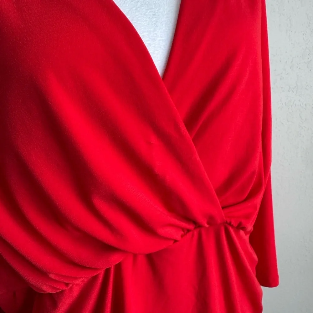 Torrid Cherry Red V-Neck 1/2 Sleeve Black Lace Back Ruched Blouse Womens 3 (3X) - Picture 2 of 8